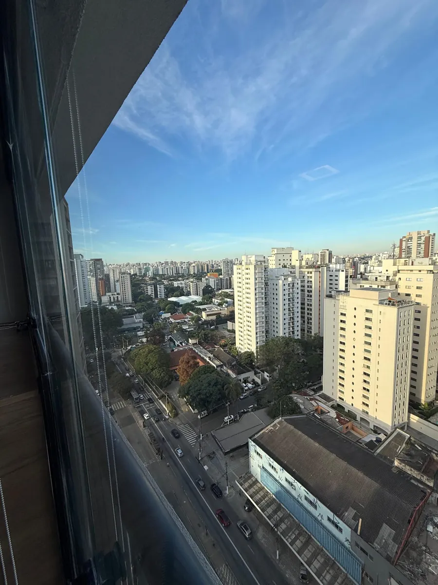 Vista do studio em Campo Belo sobre os prédios da zona sul