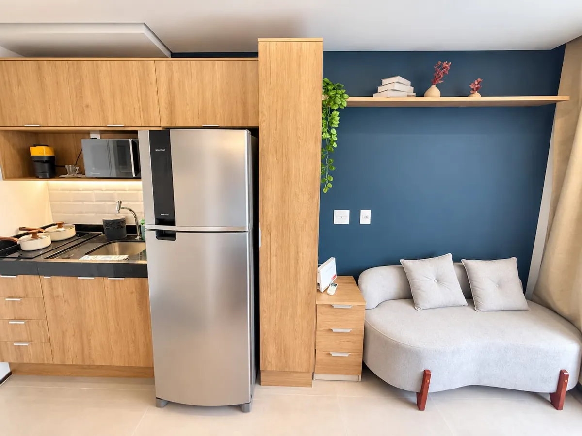 Cozinha e sala do studio em Vila Mariana