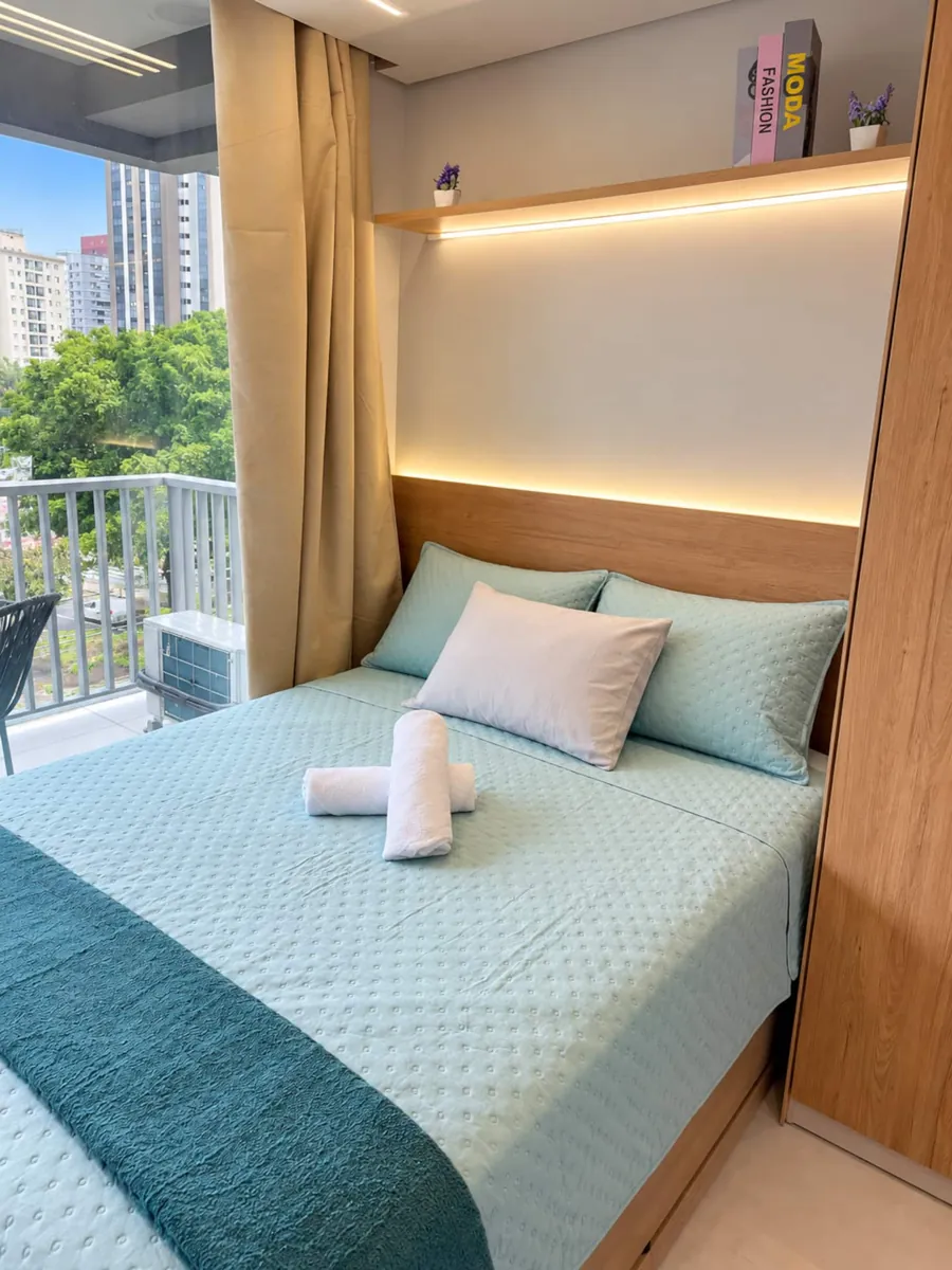 Studio em Vila Mariana: cama de casal e varanda, a 300 m do metrô